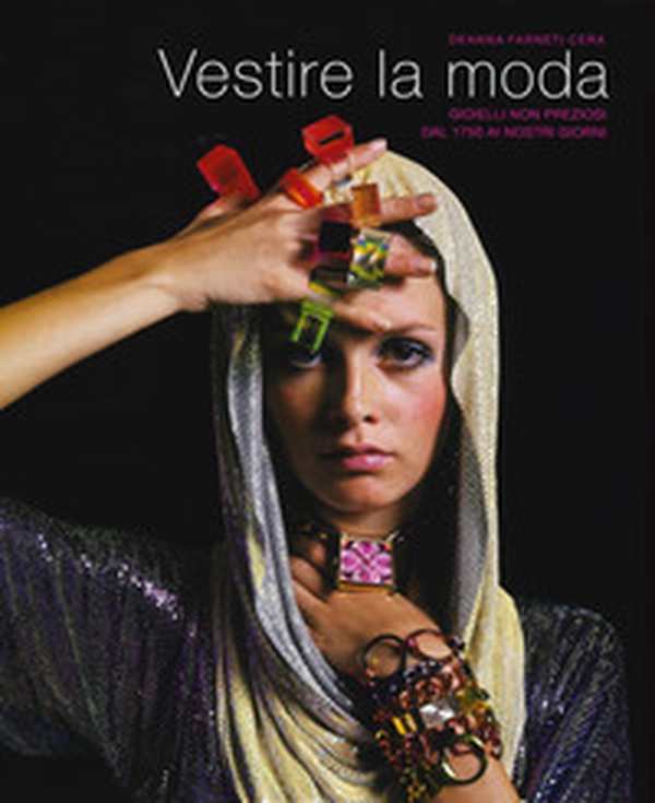 Vestire la moda. Gioielli non preziosi dal 1750 ai nostri giorni - Librerie.coop Vestire la moda. Gioielli non preziosi dal 1750 ai nostri giorni - Librerie.coop