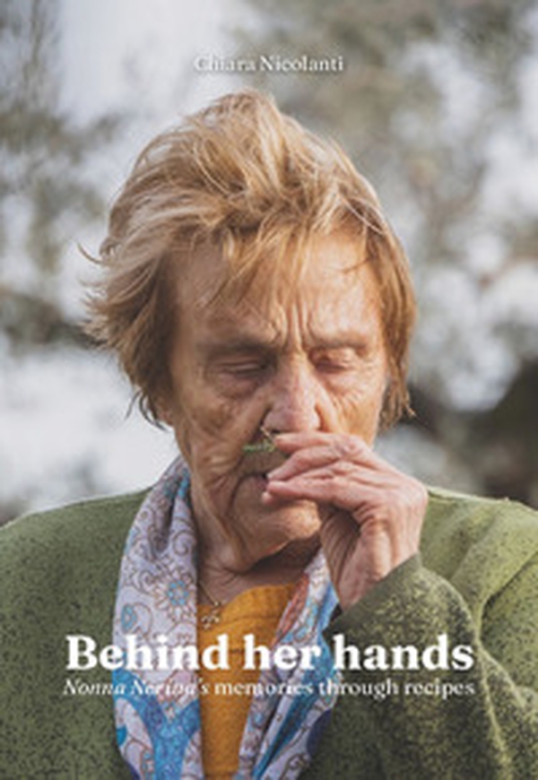 Behind her hands. Nonna Nerina's memories through recipes - Librerie.coop Behind her hands. Nonna Nerina's memories through recipes - Librerie.coop