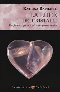 La luce dei cristalli. Trasformarsi grazie a cristalli e pietre curative - Librerie.coop