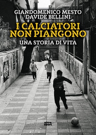 I calciatori non piangono. Una storia di vita - Librerie.coop