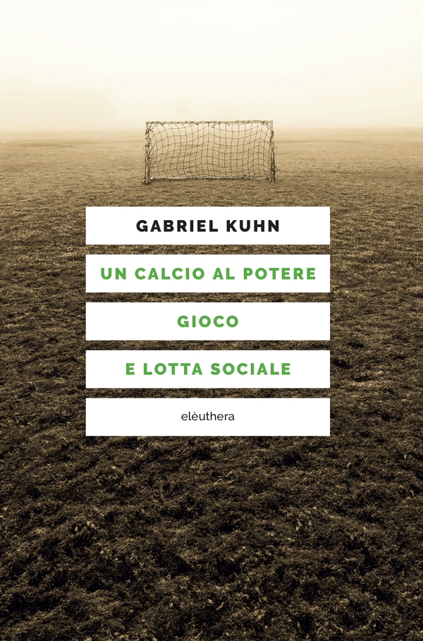 Un calcio al potere. Gioco e lotta sociale - Librerie.coop