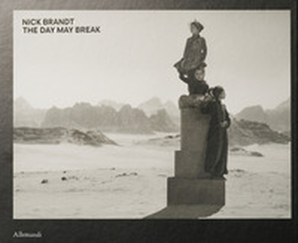 Nick Brandt. The day may break. Ediz. italiana - Librerie.coop