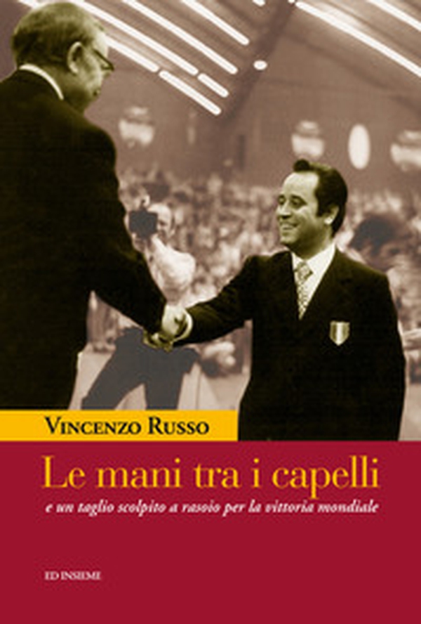 Le mani tra i capelli e un taglio scolpito a rasoio per la vittoria mondiale - Librerie.coop Le mani tra i capelli e un taglio scolpito a rasoio per la vittoria mondiale - Librerie.coop