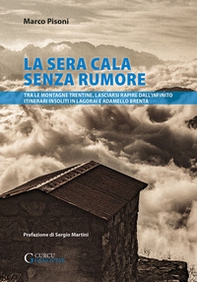 La sera cala senza rumore. Tra le montagne trentine, lasciarsi rapire dall'infinito. Itinerari insoliti in Lagorai e Adamello Brenta - Librerie.coop