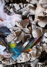 Chiara Camoni. Chiamare a raduno. Sorelle. Falene e fiammelle. Ossa di leonesse, pietre e serpentesse. Ediz. italiana e inglese - Librerie.coop