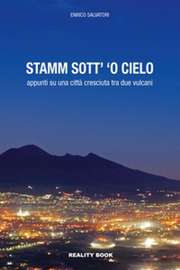 Stamm sott' 'o cielo. Appunti su una città cresciuta tra due vulcani - Librerie.coop Stamm sott' 'o cielo. Appunti su una città cresciuta tra due vulcani - Librerie.coop