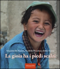 La gioia ha i piedi scalzi - Librerie.coop La gioia ha i piedi scalzi - Librerie.coop