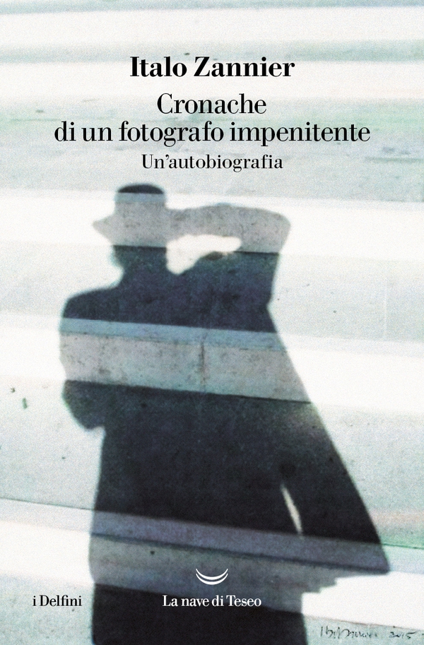 Cronache di un fotografo impenitente. Autobiografia - Librerie.coop Cronache di un fotografo impenitente. Autobiografia - Librerie.coop