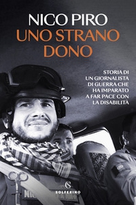 Uno strano dono. Storia di un giornalista di guerra che ha imparato a far pace con la disabilità - Librerie.coop