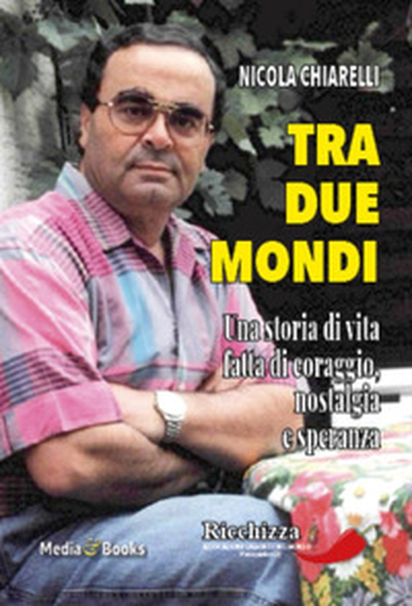 Tra due mondi. Una storia di vita fatta di coraggio, nostalgia e speranza - Librerie.coop