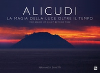 Alicudi. La magia della luce oltre il tempo-The magic of light beyond time - Librerie.coop