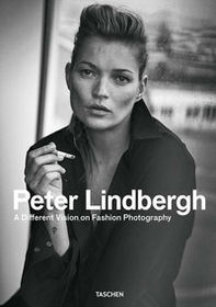 Peter Lindbergh. A different vision on fashion photography. Catalogo della mostra (Rotterdam, 10 settembre 2016-12 febbraio 2017). Ediz. italiana, spagnola e inglese - Librerie.coop Peter Lindbergh. A different vision on fashion photography. Catalogo della mostra (Rotterdam, 10 settembre 2016-12 febbraio 2017). Ediz. italiana, spagnola e inglese - Librerie.coop