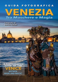 Guida fotografica Venezia tra maschere e magia-A photographic guide to the Venice beetwen mask and magic - Librerie.coop