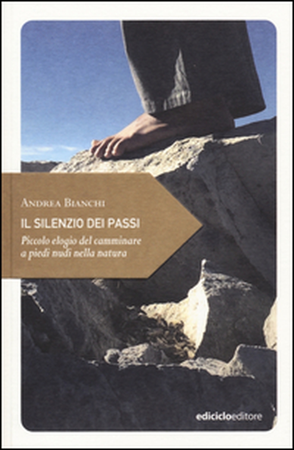 Il silenzio dei passi. Piccolo elogio del camminare a piedi nudi nella natura - Librerie.coop Il silenzio dei passi. Piccolo elogio del camminare a piedi nudi nella natura - Librerie.coop