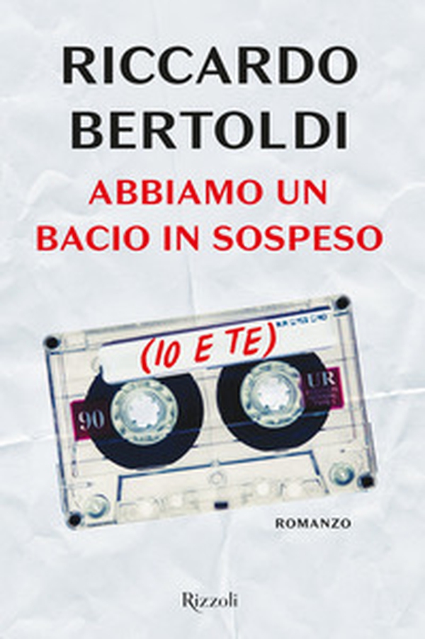 Abbiamo un bacio in sospeso (io e te) - Librerie.coop Abbiamo un bacio in sospeso (io e te) - Librerie.coop