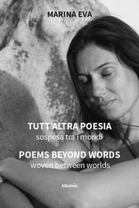 Tutt'altra poesia. Sospesa tra i mondi-Poems beyond words. Woven between worlds - Librerie.coop