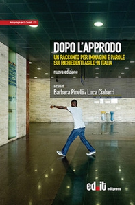 Dopo l'approdo. Un racconto per immagini e parole sui richiedenti asilo in Italia - Librerie.coop