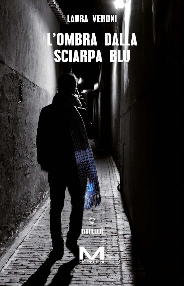 L'ombra dalla sciarpa blu - Librerie.coop L'ombra dalla sciarpa blu - Librerie.coop