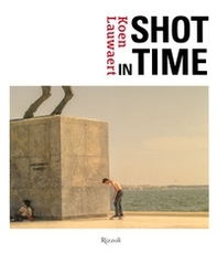 Shot in time. Ediz. inglese e italiana - Librerie.coop
