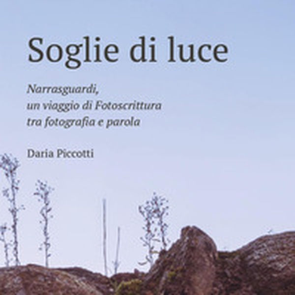 Soglie di luce. Narrasguardi, un viaggio di fotoscrittura tra fotografia e parola - Librerie.coop