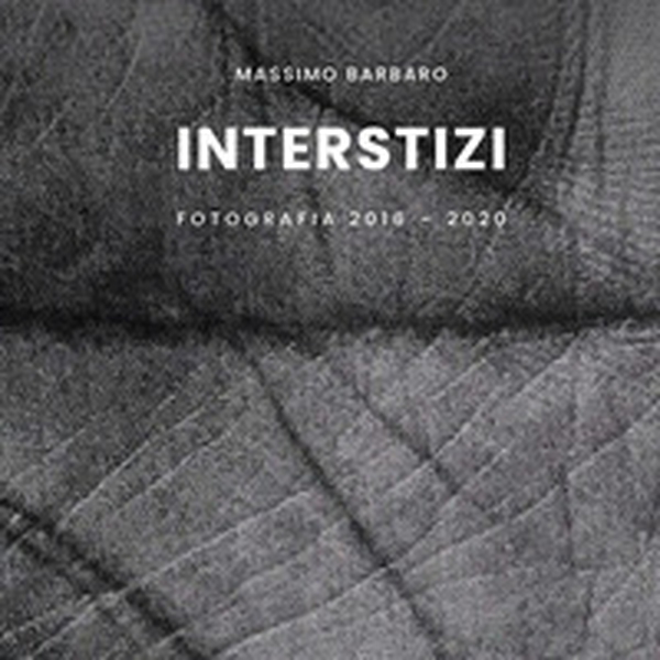 Interstizi. Fotografia 2016-2020 - Librerie.coop