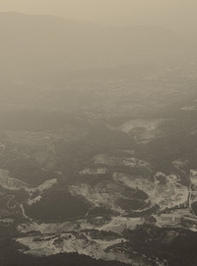 La terra dei buchi. Ediz. italiana e inglese - Librerie.coop