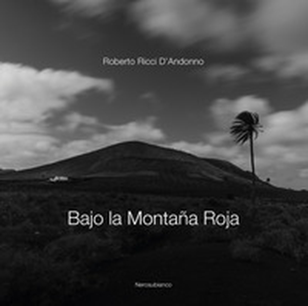 Bajo la Montaña Roja - Librerie.coop