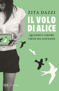 Il volo di Alice. Quando l'amore viene da lontano - Librerie.coop