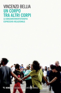 Un corpo tra altri corpi. La danzamovimentoterapia espressivo-relazionale - Librerie.coop Un corpo tra altri corpi. La danzamovimentoterapia espressivo-relazionale - Librerie.coop