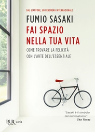 Fai spazio nella tua vita. Come trovare la felicità con l'arte dell'essenziale - Librerie.coop