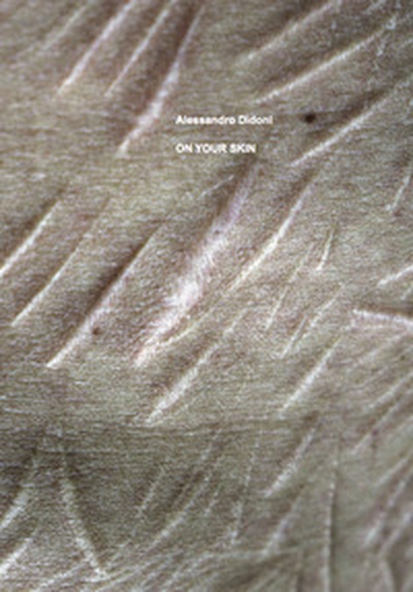 On your skin. Ediz. italiana e inglese - Librerie.coop On your skin. Ediz. italiana e inglese - Librerie.coop