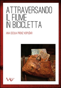 Attraversando il fiume in bicicletta - Librerie.coop