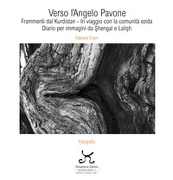 Verso l'Angelo Pavone. Frammenti dal Kurdistan - In viaggio con la comunità ezida. Diario per immagini da Shengal e Lalish - Librerie.coop Verso l'Angelo Pavone. Frammenti dal Kurdistan - In viaggio con la comunità ezida. Diario per immagini da Shengal e Lalish - Librerie.coop