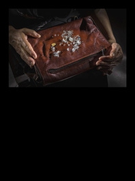 Sotto gli occhi di nessuno-Under nobody's eyes - Librerie.coop