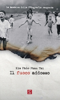 Il fuoco addosso. La bambina della fotografia racconta. Ediz. italiana, inglese e francese - Librerie.coop