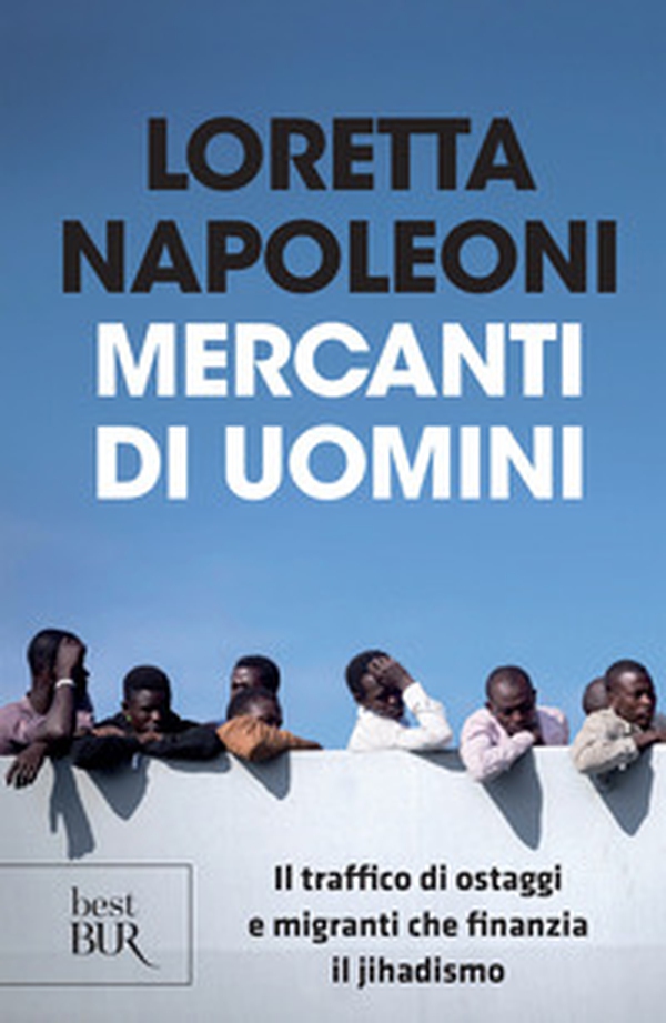 Mercanti di uomini. Il traffico di ostaggi e migranti che finanzia il jihadismo - Librerie.coop Mercanti di uomini. Il traffico di ostaggi e migranti che finanzia il jihadismo - Librerie.coop