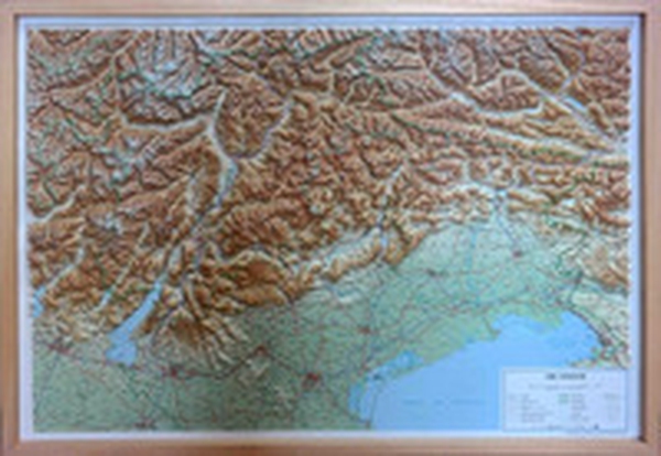 Tre Venezie. 1:350.000 (carta in rilievo con cornice) - Librerie.coop Tre Venezie. 1:350.000 (carta in rilievo con cornice) - Librerie.coop