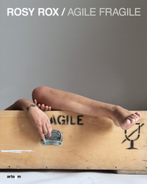 Rosy Rox. Agile fragile. Ediz. italiana e inglese - Librerie.coop Rosy Rox. Agile fragile. Ediz. italiana e inglese - Librerie.coop