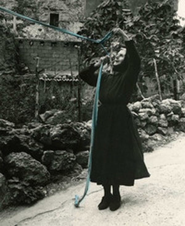 Maria Lai. Legarsi alla montagna. Ediz. italiana e inglese - Librerie.coop Maria Lai. Legarsi alla montagna. Ediz. italiana e inglese - Librerie.coop