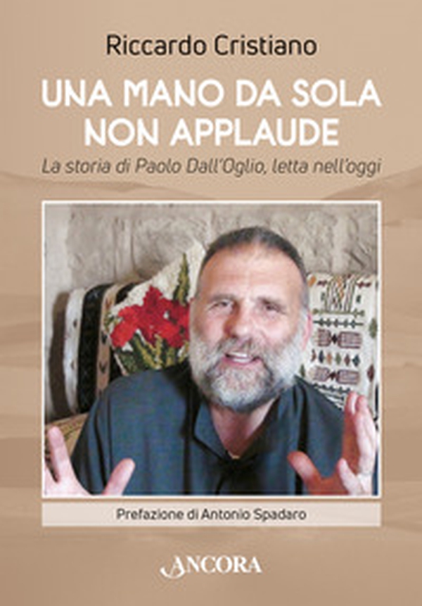 Una mano da sola non applaude. La storia di Paolo Dall'Oglio, letta nell'oggi - Librerie.coop Una mano da sola non applaude. La storia di Paolo Dall'Oglio, letta nell'oggi - Librerie.coop