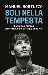 Soli nella tempesta. Disciplina e armonia per affrontare le peggiori battaglie della vita - Librerie.coop