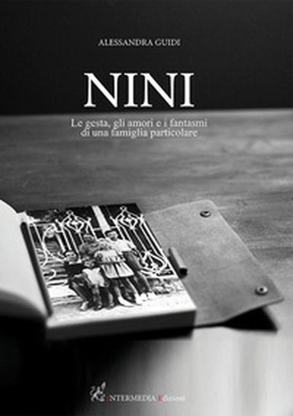 Nini. Le gesta, gli amori e i fantasmi di una famiglia particolare - Librerie.coop Nini. Le gesta, gli amori e i fantasmi di una famiglia particolare - Librerie.coop