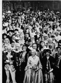 Costume balls. Dressing up history 1870-1927 - Librerie.coop