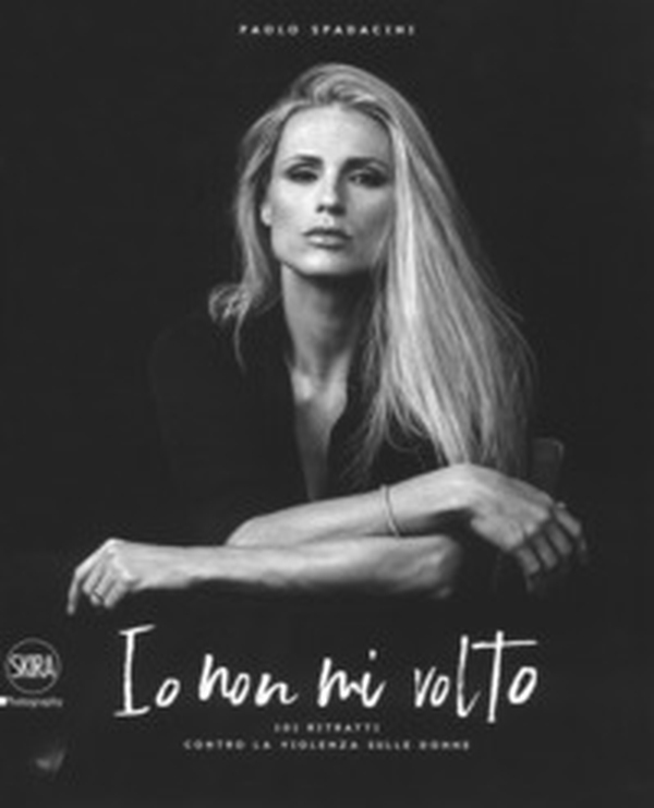 Io non mi volto. 101 ritratti contro la violenza sulle donne. Ediz. italiana e inglese - Librerie.coop Io non mi volto. 101 ritratti contro la violenza sulle donne. Ediz. italiana e inglese - Librerie.coop