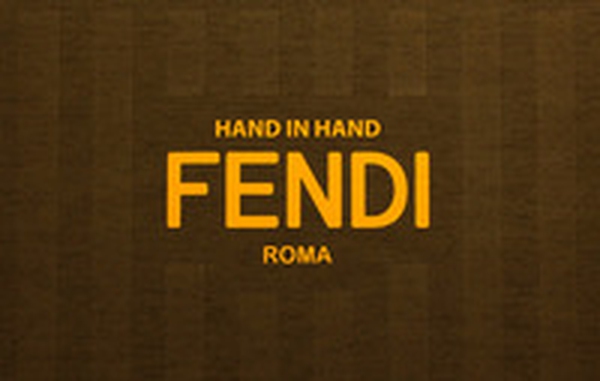 Fendi baguette «hand in hand» - Librerie.coop Fendi baguette «hand in hand» - Librerie.coop