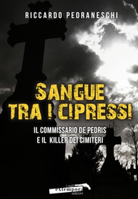 Sangue tra i cipressi. Il commissario De Pedris e il killer dei cimiteri - Librerie.coop