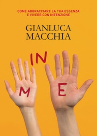 In me. Come abbracciare la tua essenza e vivere con intenzione - Librerie.coop