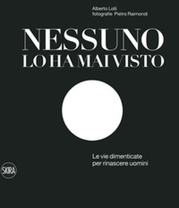 Nessuno lo ha mai visto. Le vie dimenticate per rinascere. Ediz. italiana e inglese - Librerie.coop Nessuno lo ha mai visto. Le vie dimenticate per rinascere. Ediz. italiana e inglese - Librerie.coop