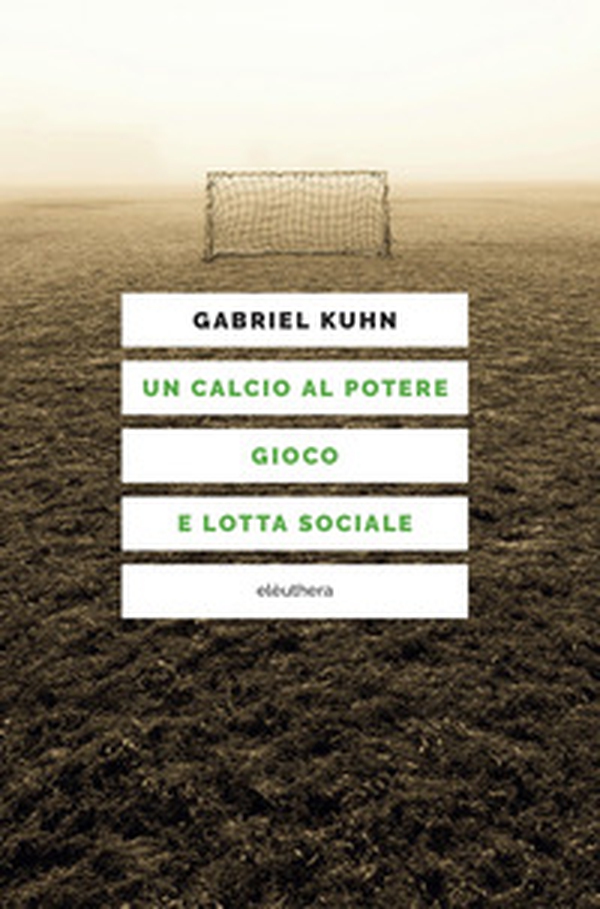 Un calcio al potere. Gioco e lotta sociale - Librerie.coop