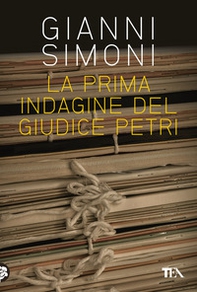 La prima indagine del giudice Petri seguito da «Il cadavere nella valigia» - Librerie.coop La prima indagine del giudice Petri seguito da «Il cadavere nella valigia» - Librerie.coop
